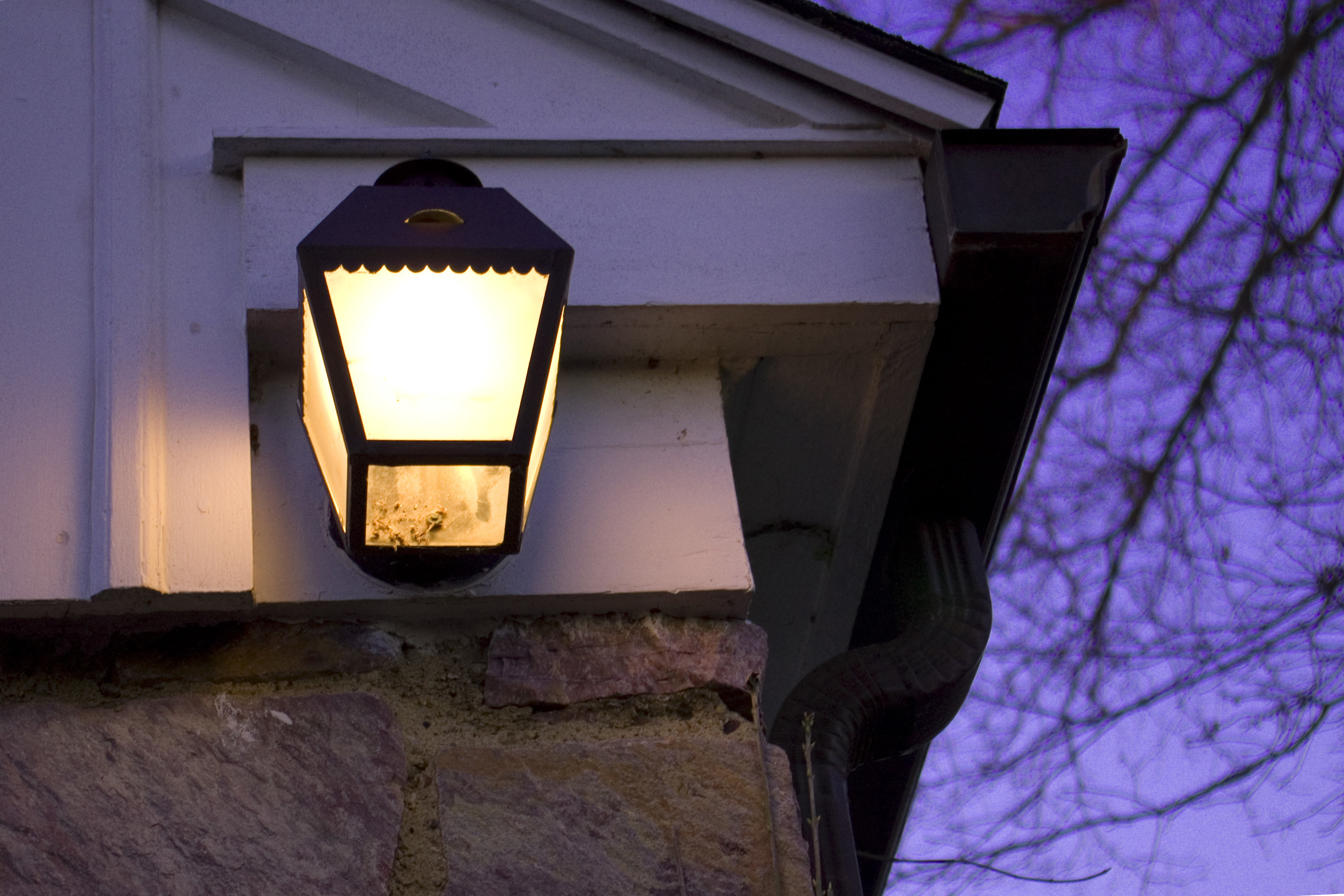 /media/530762/porch-light.